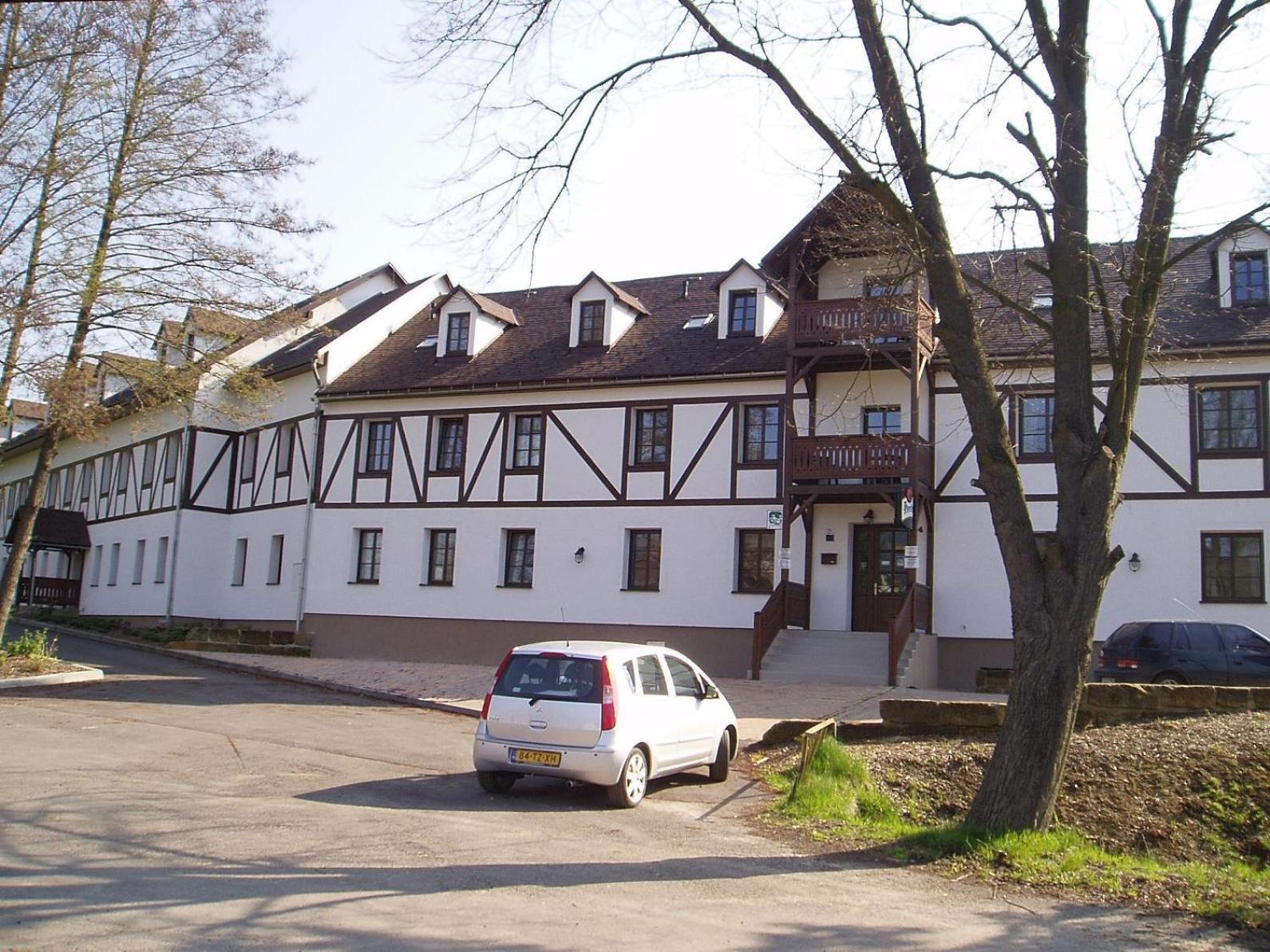 Restaurace A Penzion Ceska Hospoda Hermanice  Екстер'єр фото