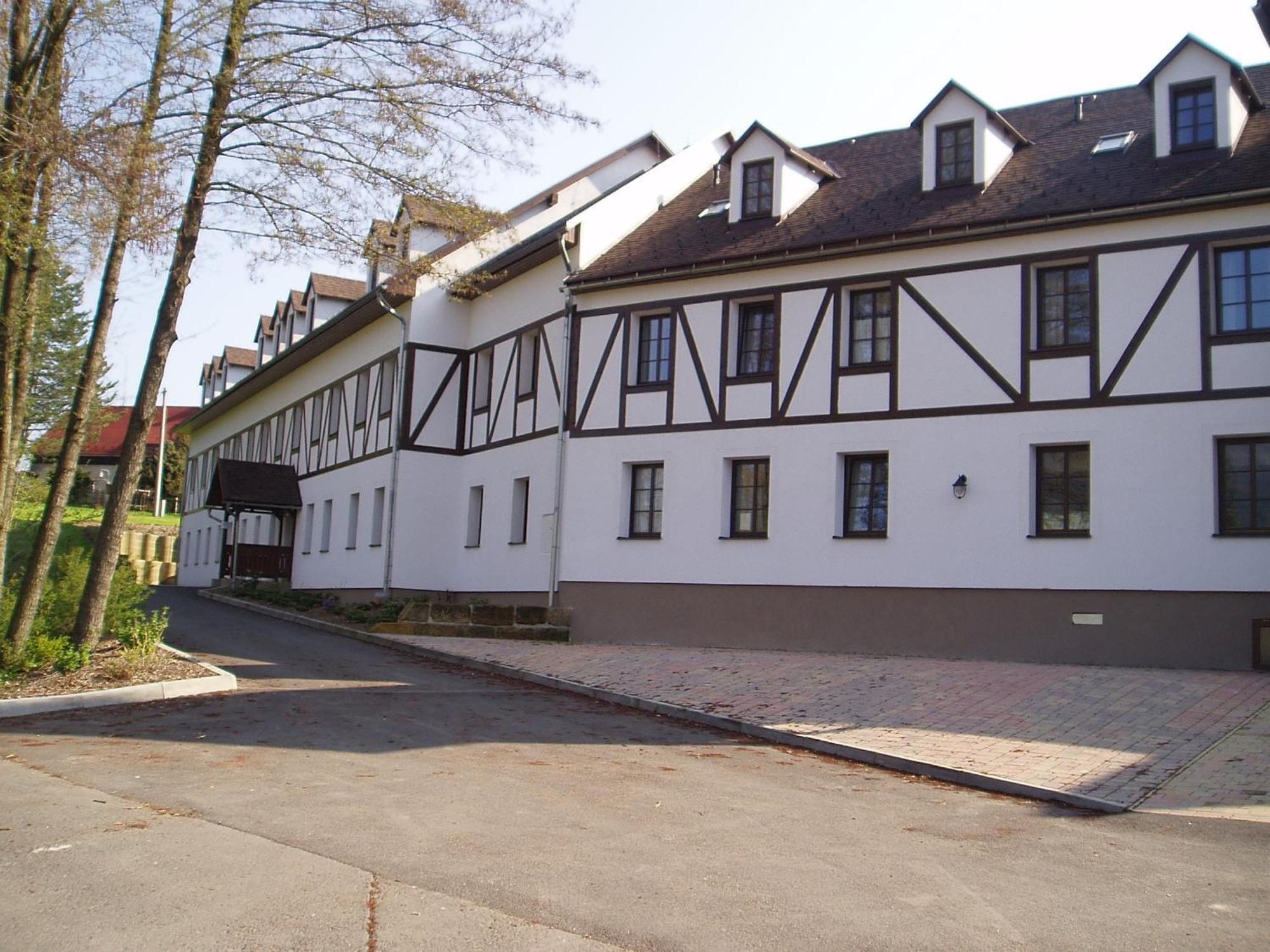 Restaurace A Penzion Ceska Hospoda Hermanice  Екстер'єр фото
